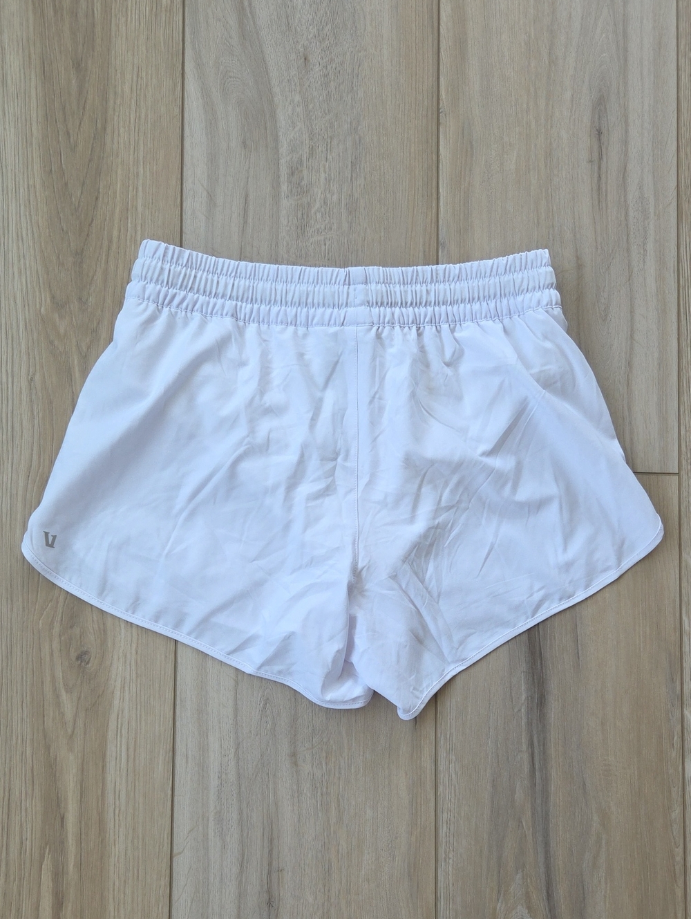 Vuori Clementine 2.0 Short 4" White Medium - Picture 6 of 6